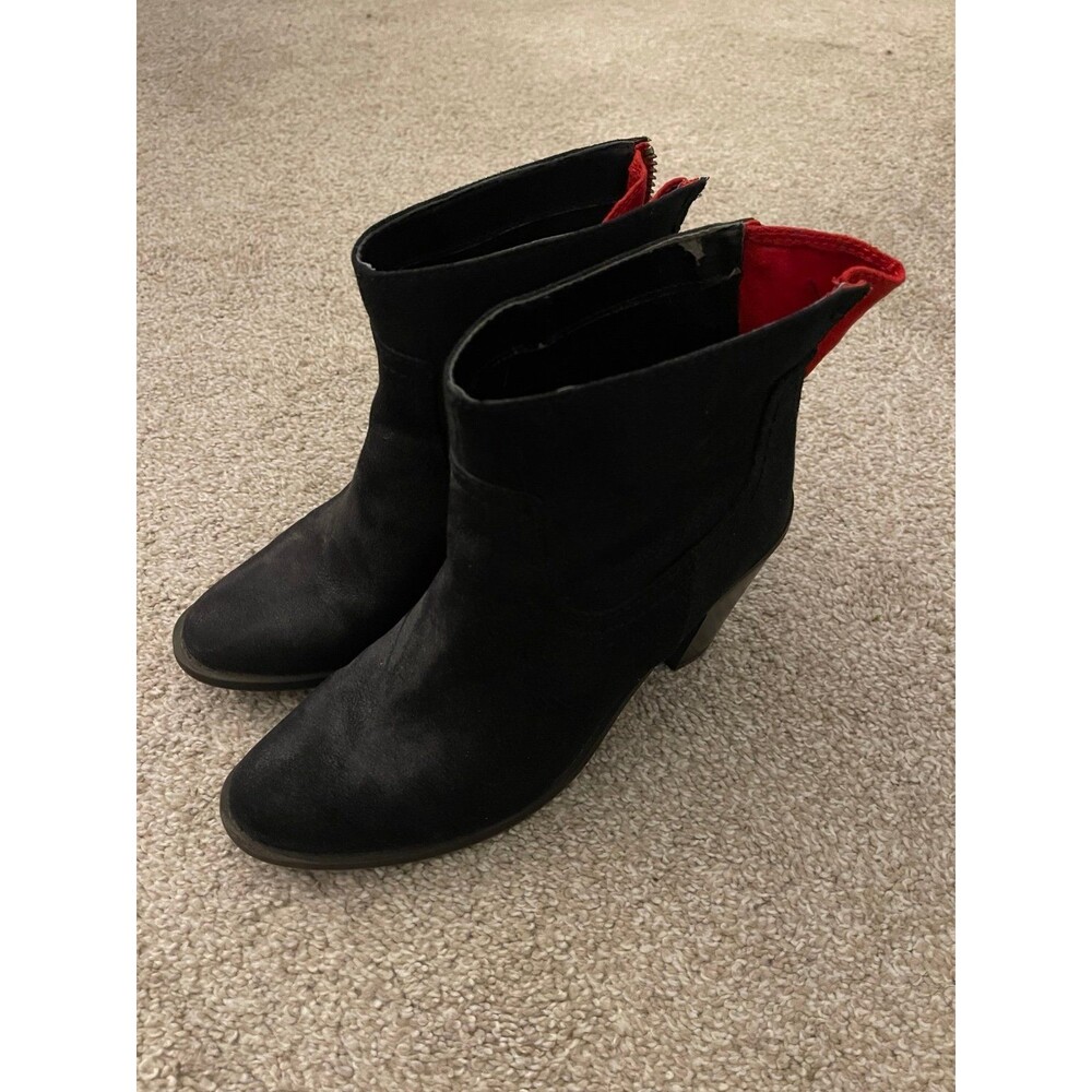 Heeled boots